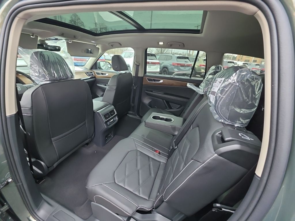 2026 Volkswagen Atlas 2.0T SE w/Technology Green at Sutliff Volkswagen