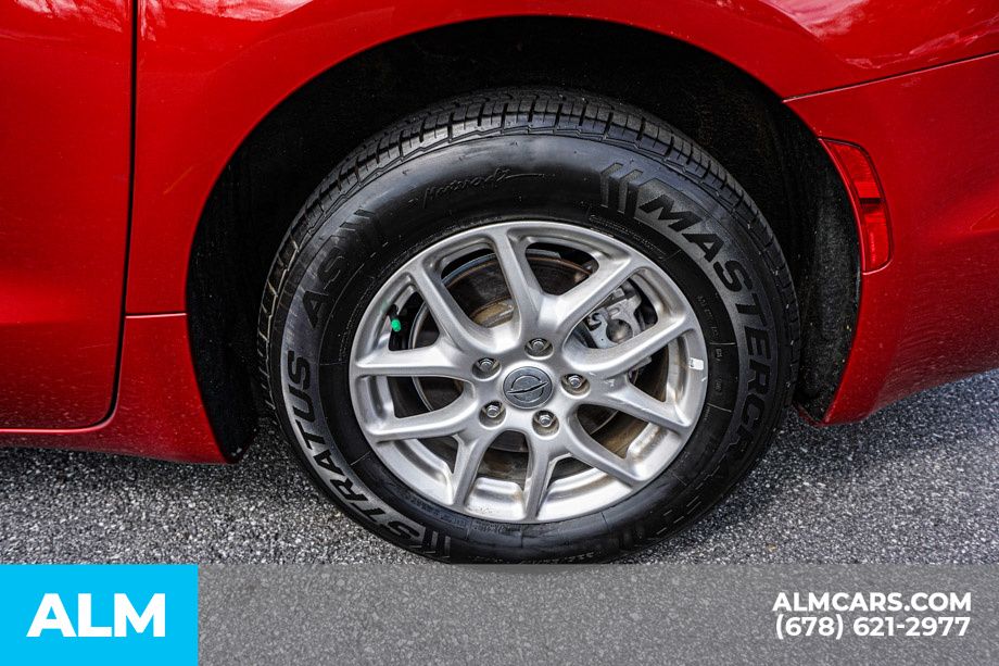 Used 2024 Red Chrysler Touring L image 17
