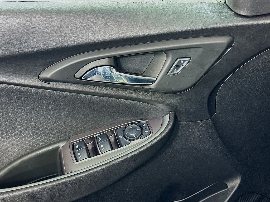 Thumbnail: 2023 Chevrolet Malibu - 17