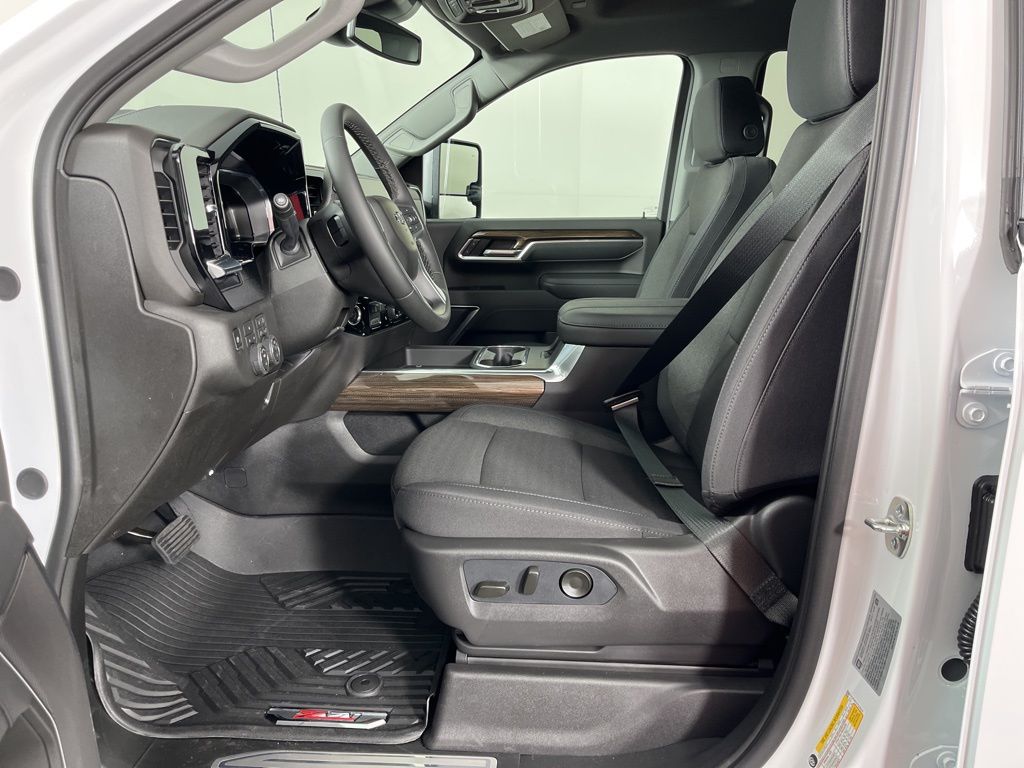 Thumbnail: 2026 Chevrolet Silverado 2500 - 26