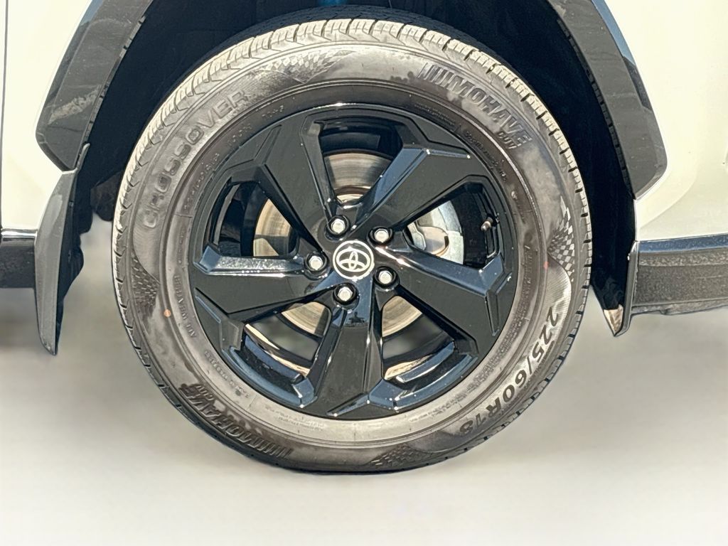Thumbnail: 2020 Toyota RAV4 - 32