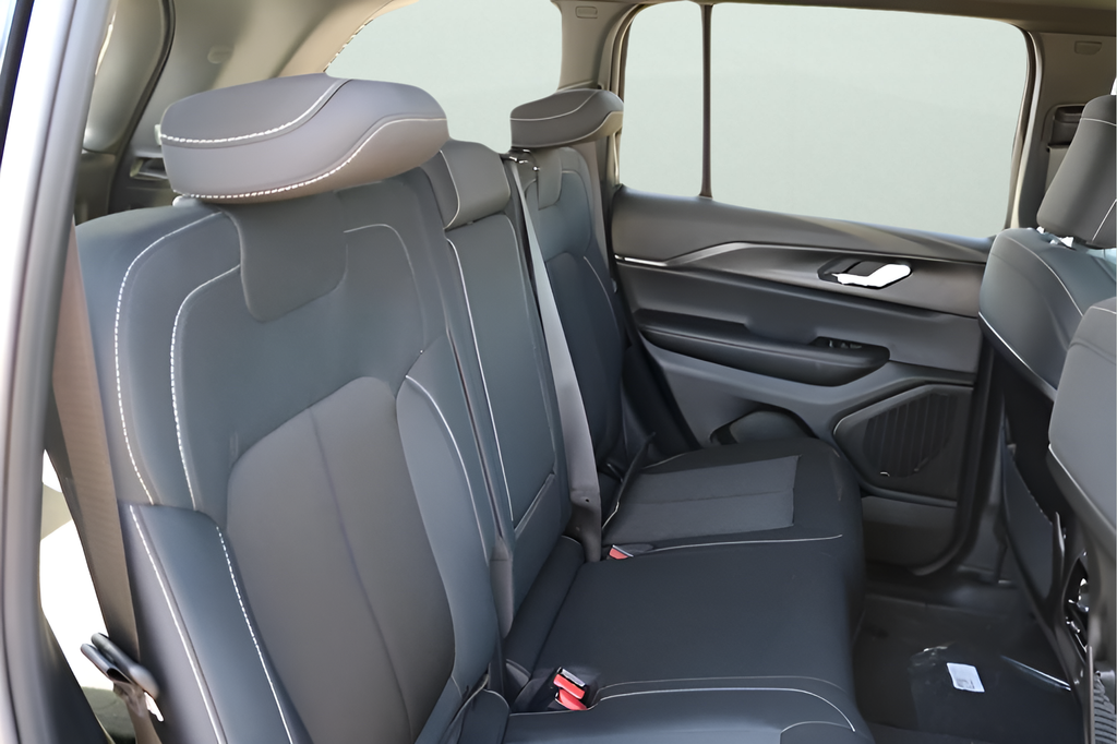 New Car 2025 Jeep Grand Cherokee  Laredo X For Sale In Austin, Texas