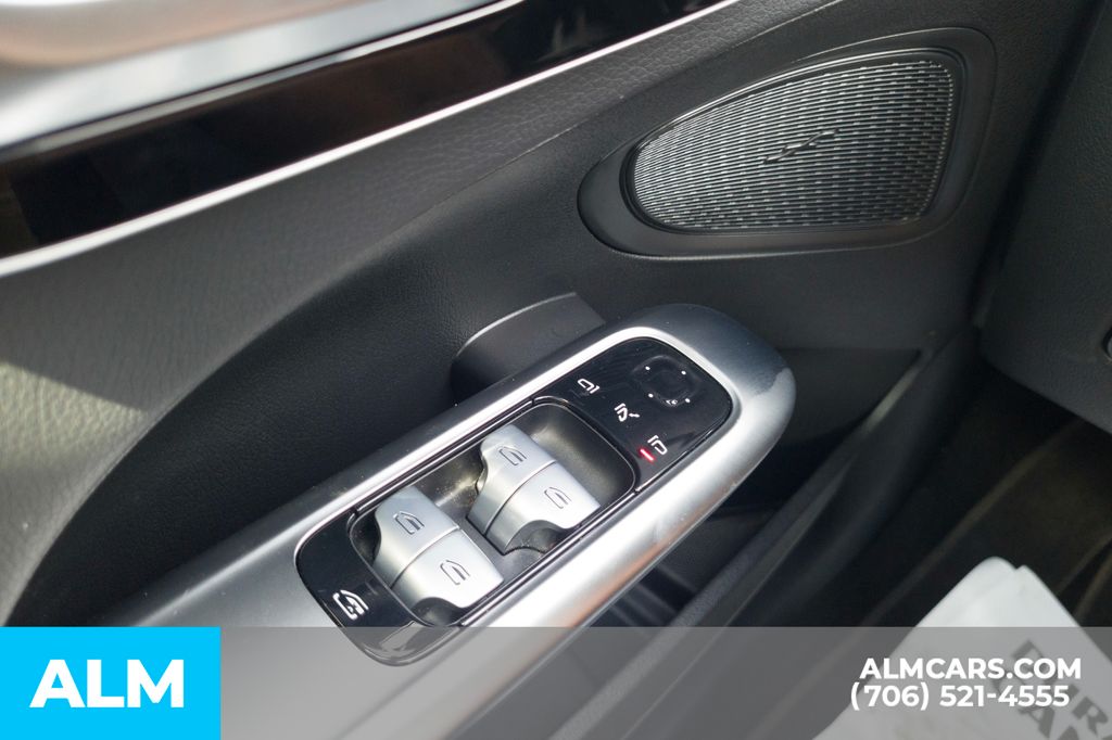 2025 Mercedes-Benz C-Class Sedan C 300 - Photo 34