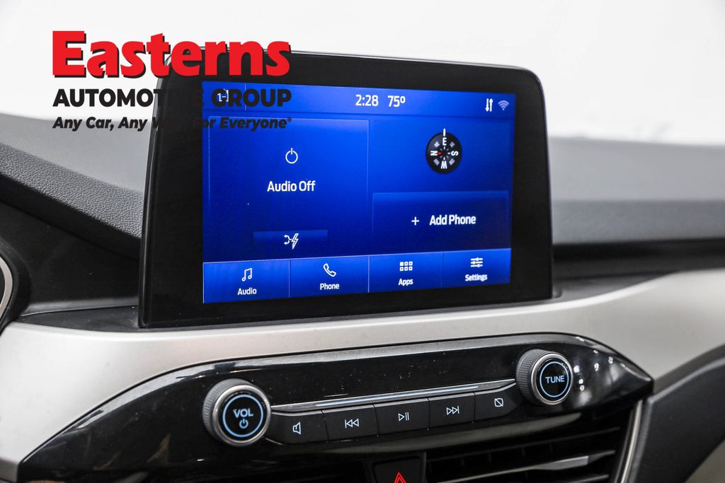 Used 2021 Black Ford SE image 19