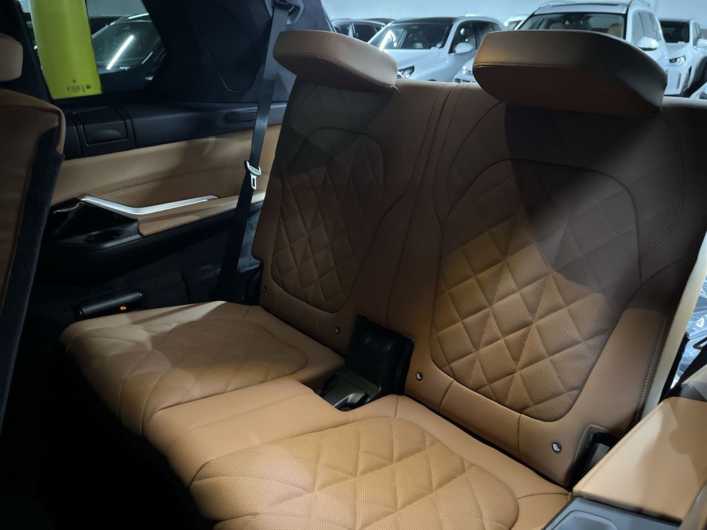 Thumbnail: 2026 BMW X7 - 24