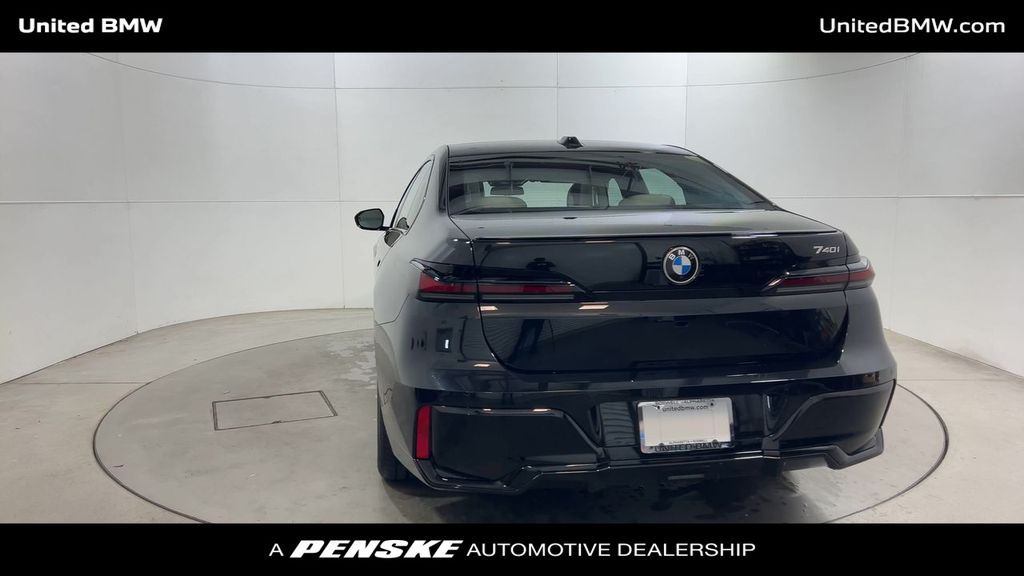 Thumbnail: 2025 BMW 7 Series - 7