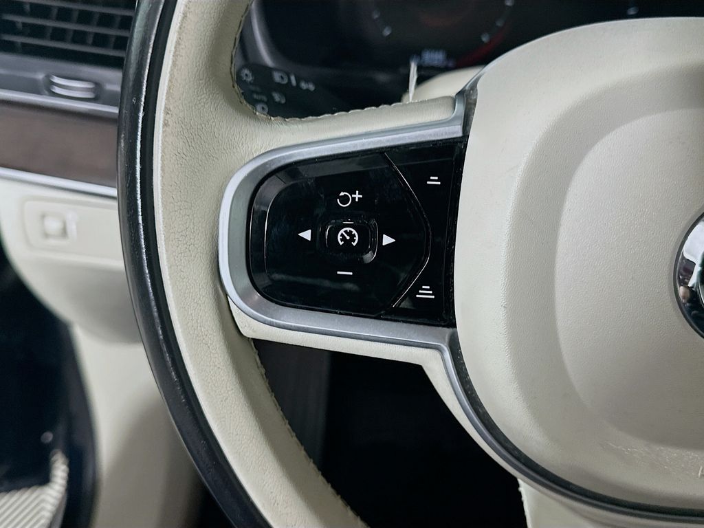 Used 2019 Blue Volvo T6 Momentum image 26