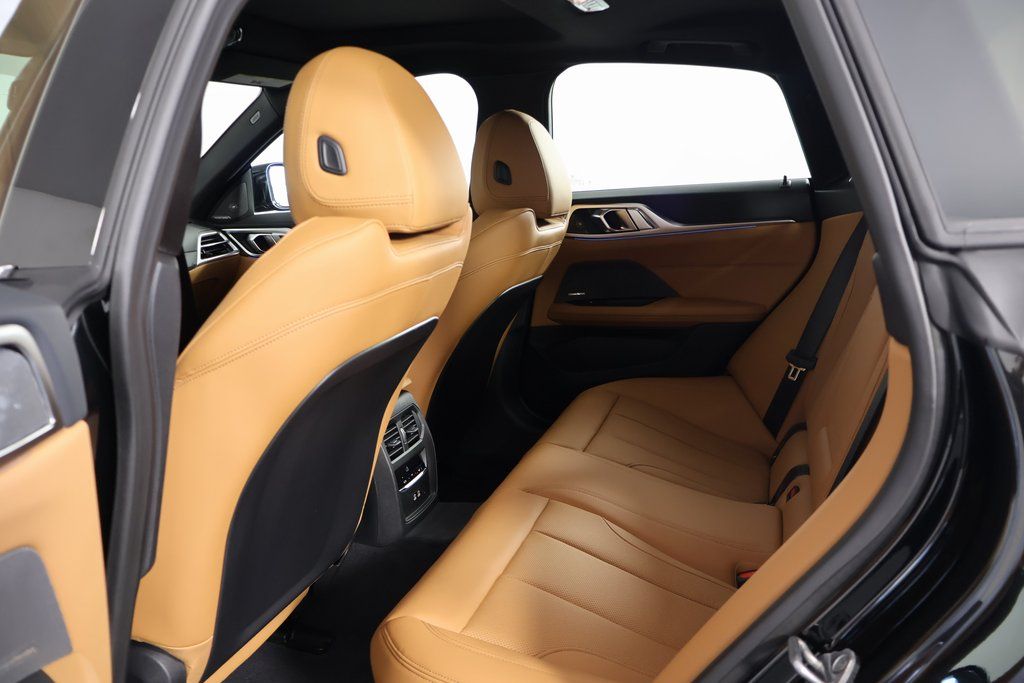 Thumbnail: 2026 BMW i4 - 6