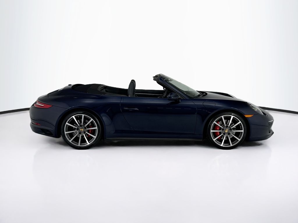 Thumbnail: 2017 Porsche 911 - 4