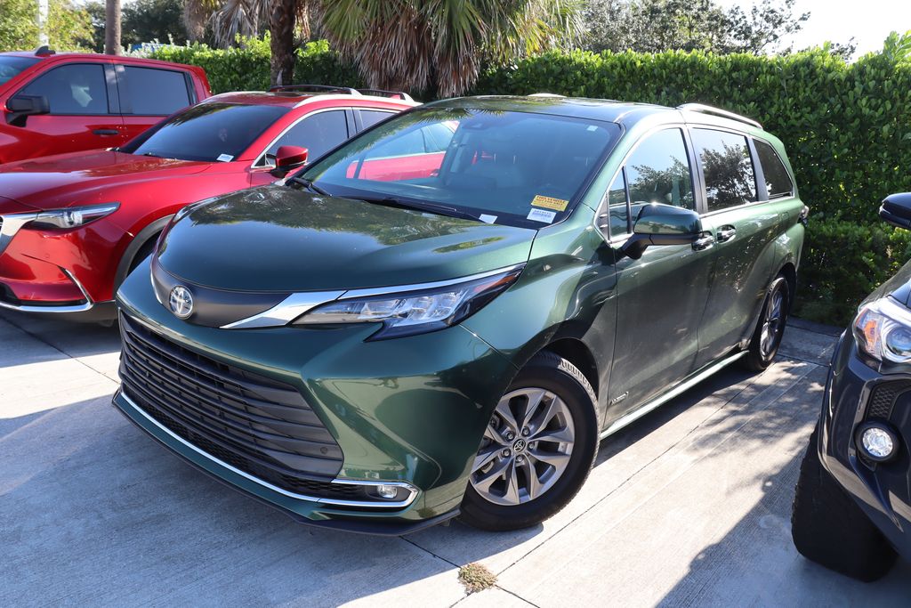 Thumbnail: 2021 Toyota Sienna - 1