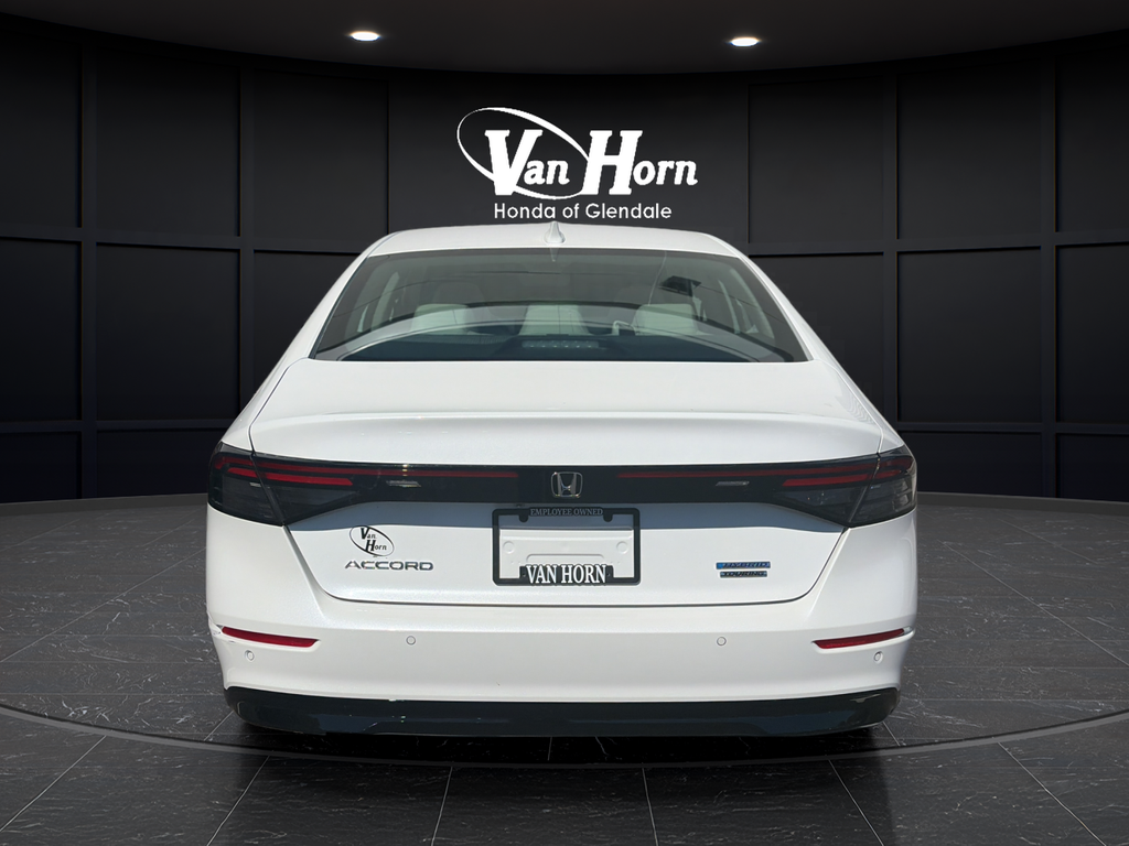 Certified Used 2025 Platinum White Honda Touring image 6