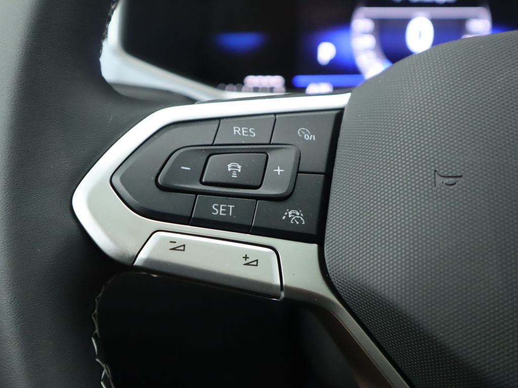 Thumbnail: 2025 Volkswagen Taos - 11