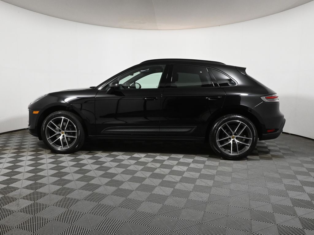 Thumbnail: 2024 Porsche Macan - 2