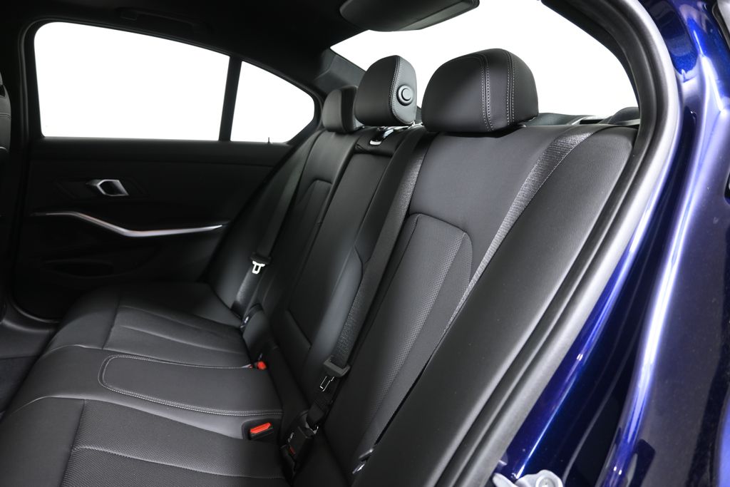Thumbnail: 2026 BMW 3 Series - 4