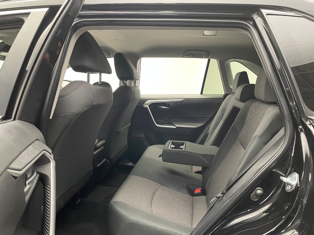 2024 Toyota RAV4 XLE 16
