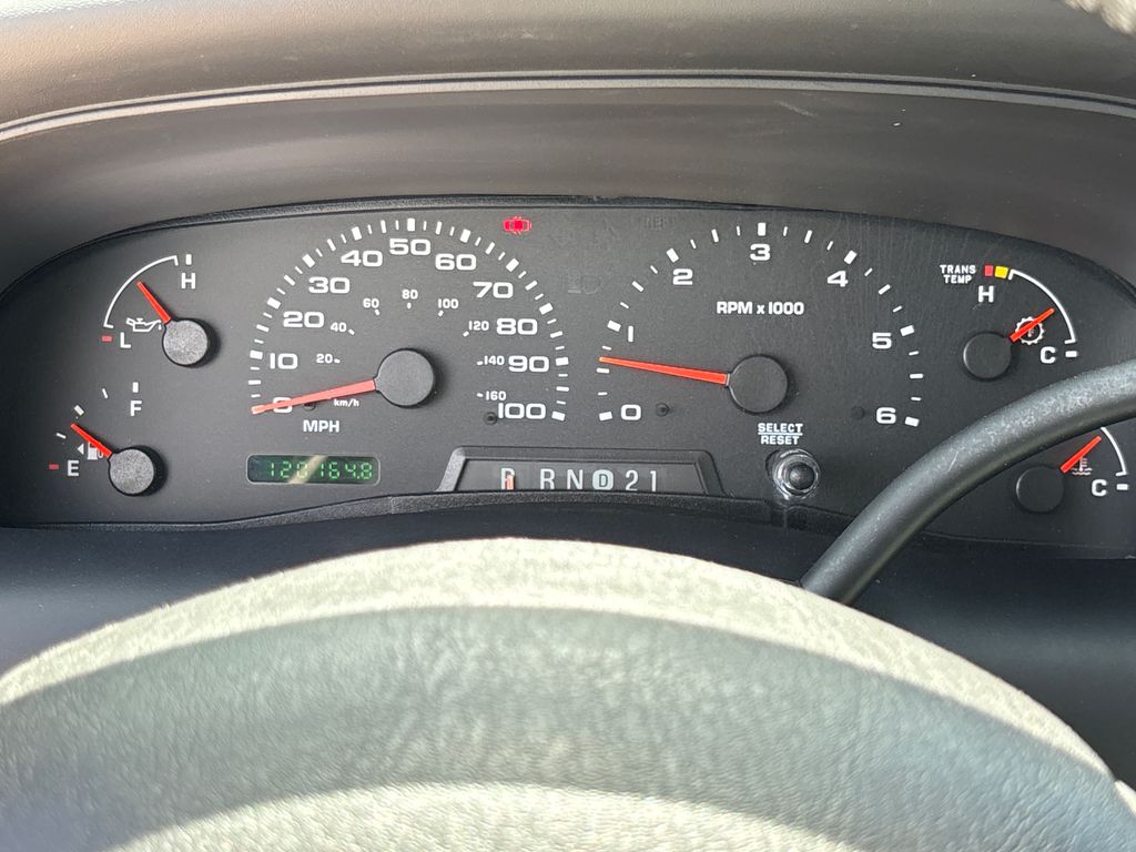 Used 2005 Silver Ford XLS image 21