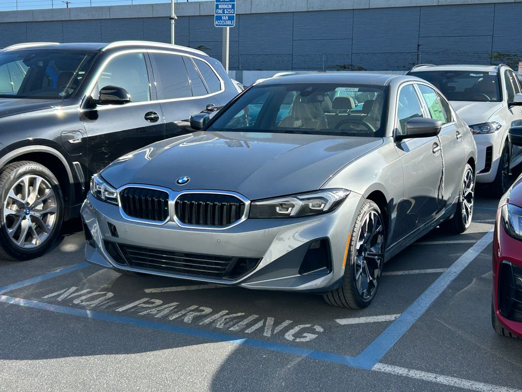 Thumbnail: 2025 BMW 3 Series - 2