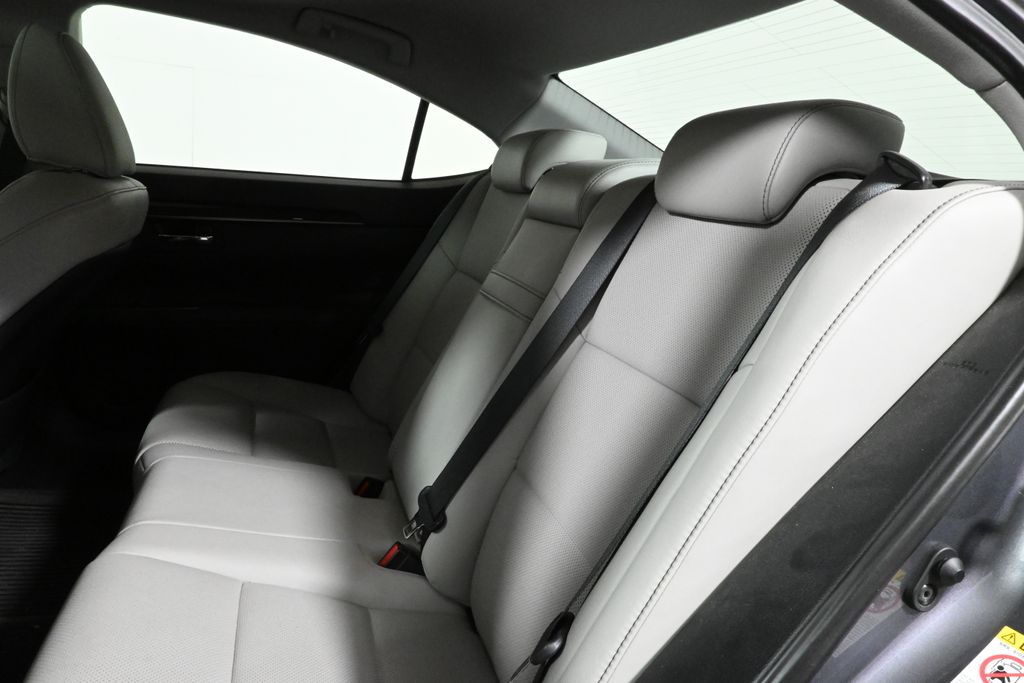 Thumbnail: 2018 Lexus ES - 5