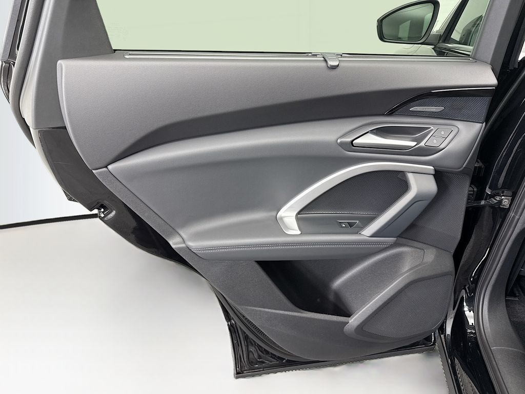 Thumbnail: 2025 Audi Q5 - 26