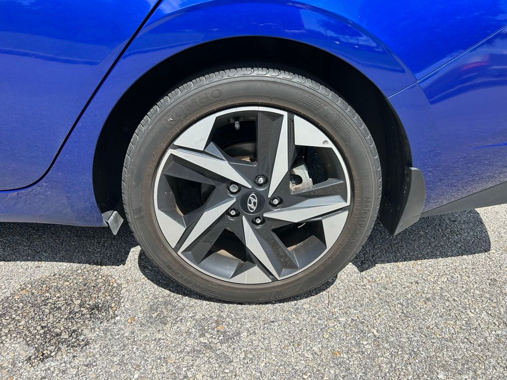 Thumbnail: 2023 Hyundai Elantra - 9