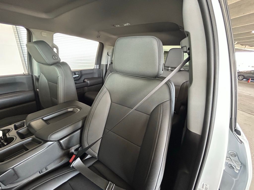 New 2026 Summit White Chevrolet Work Truck image 39