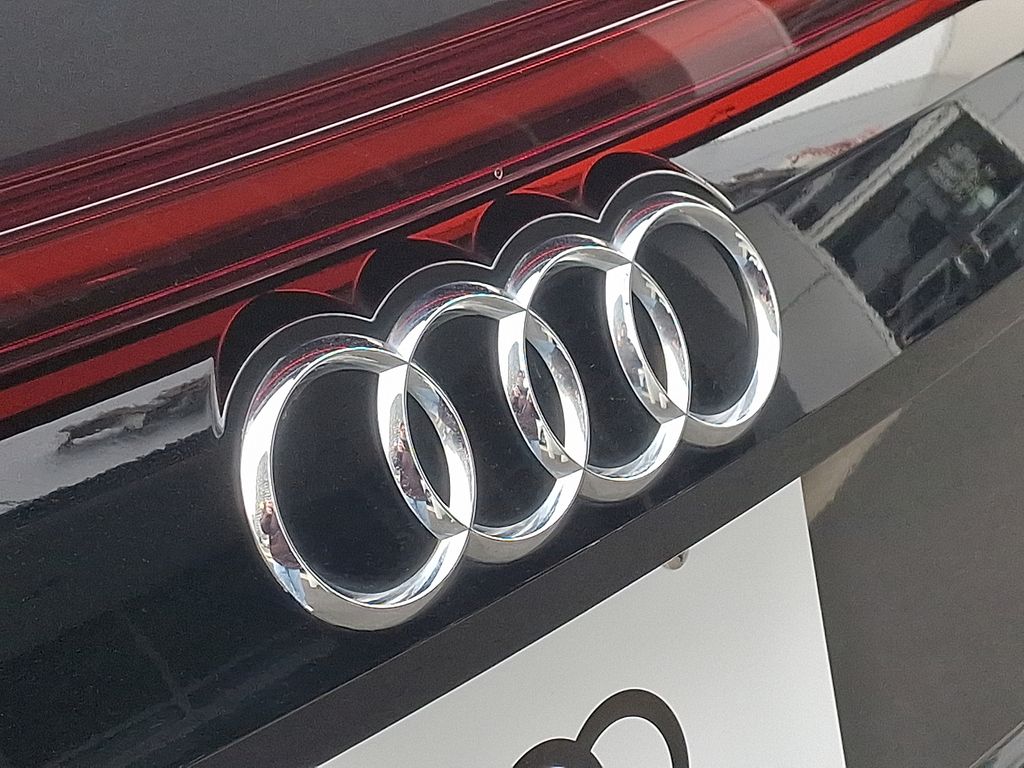 Thumbnail: 2020 Audi Q8 - 31