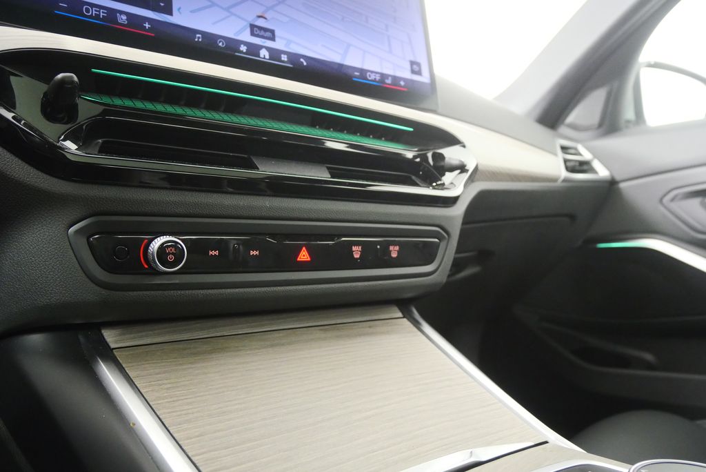 Thumbnail: 2025 BMW 3 Series - 24