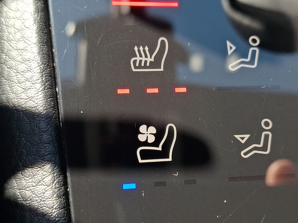 Thumbnail: 2024 Porsche Macan - 25