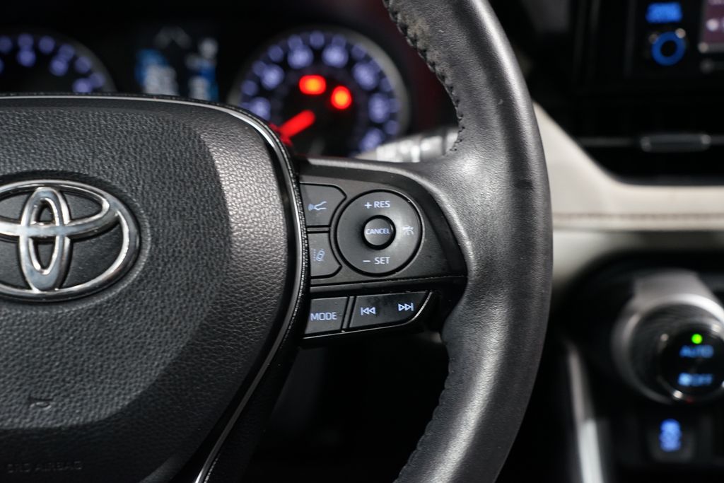 Thumbnail: 2021 Toyota RAV4 - 13