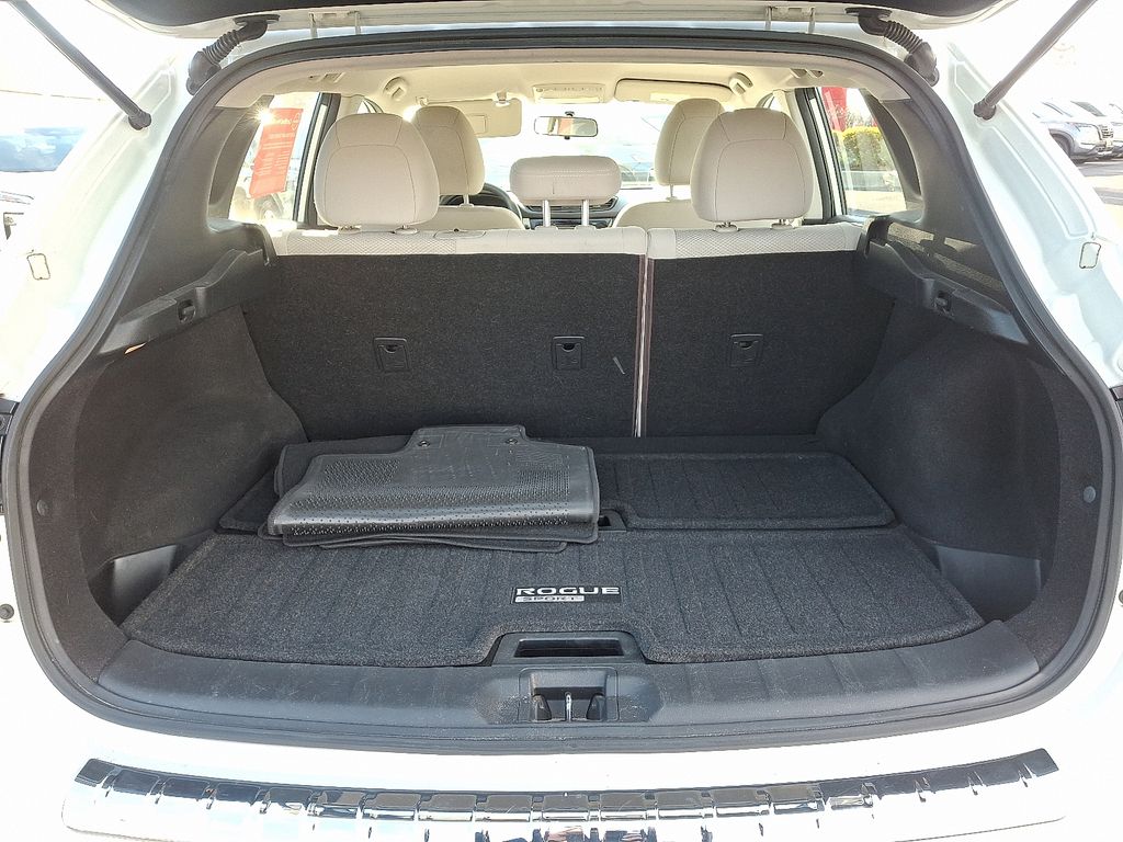 Thumbnail: 2018 Nissan Rogue Sport - 29