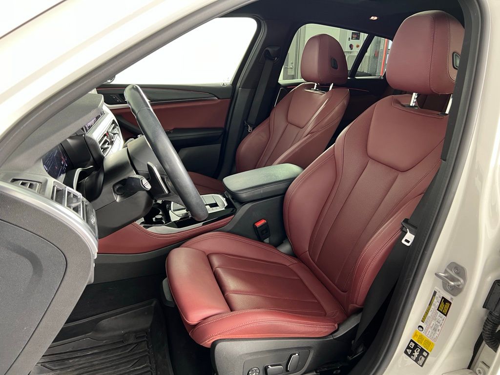 Thumbnail: 2024 BMW X4 - 15