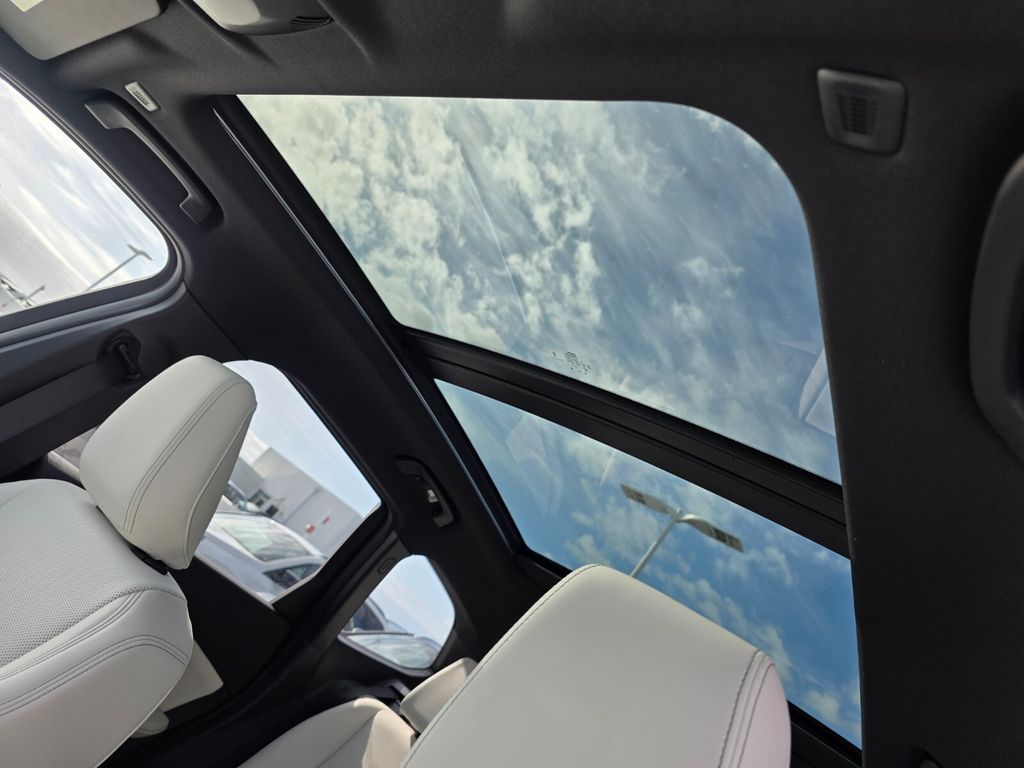 New 2026 White BMW xDrive28i image 10