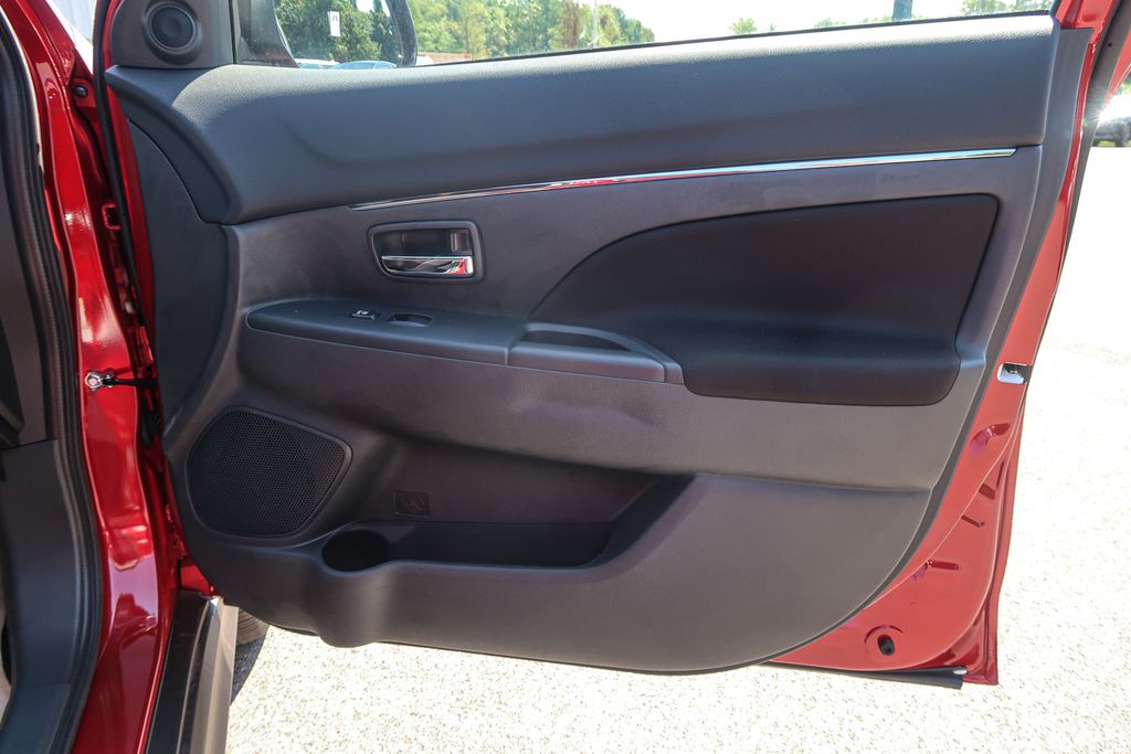 2027 Mitsubishi Outlander Sport LE