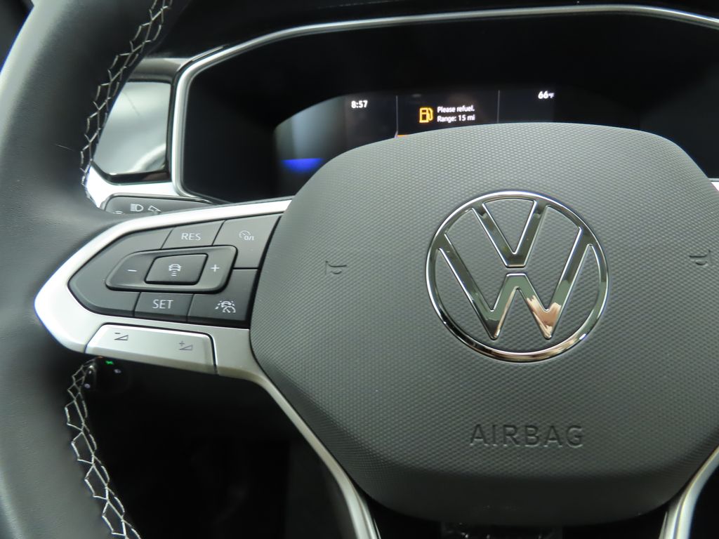 2025 Volkswagen Taos SE 12