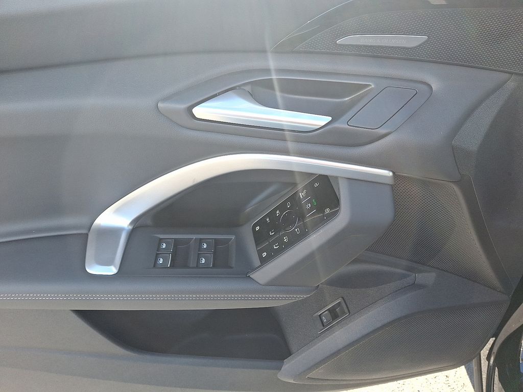 Thumbnail: 2025 Audi Q5 - 9