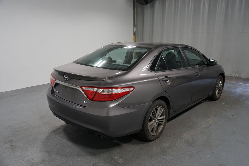 2017 Toyota Camry SE 4