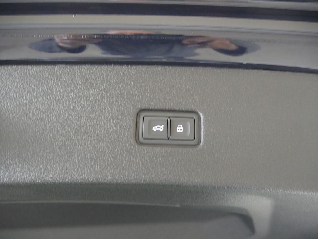 Thumbnail: 2026 Audi RS Q8 - 20