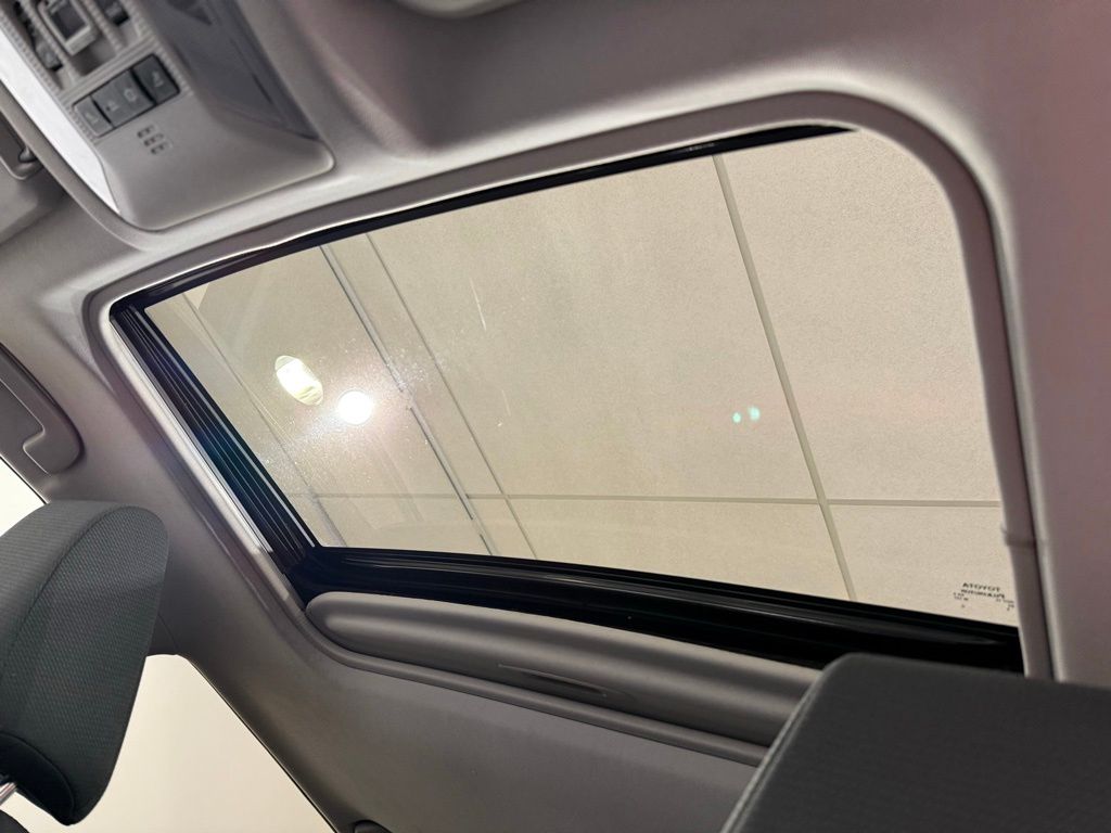 Thumbnail: 2019 Toyota RAV4 - 18