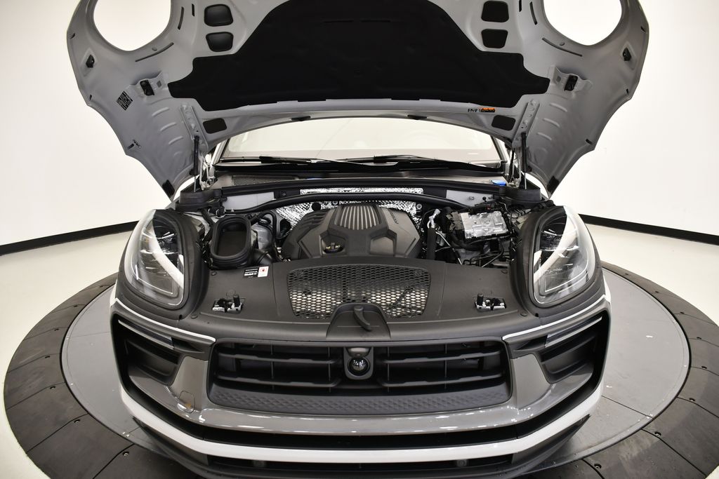 Thumbnail: 2026 Porsche Macan - 13