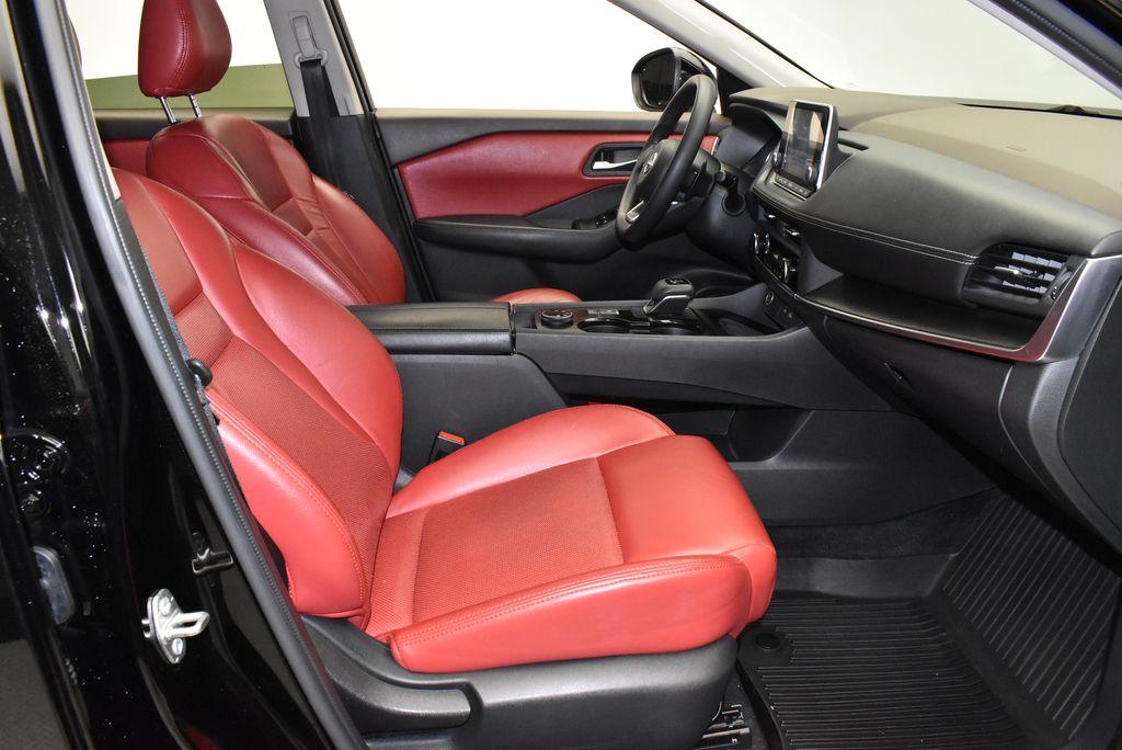 2023 Nissan Rogue SV 21