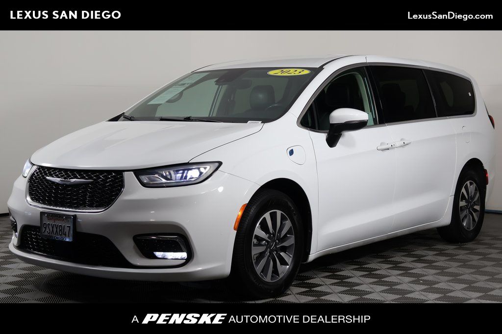 2023 Chrysler Pacifica Touring L -
                  San Diego, CA