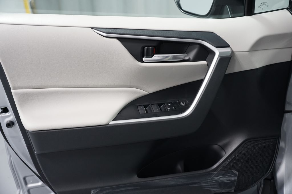 Thumbnail: 2025 Toyota RAV4 - 30