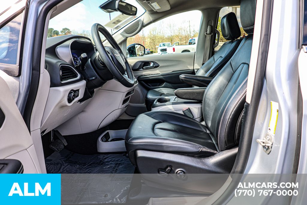 Used 2024 Silver Chrysler Touring L image 19
