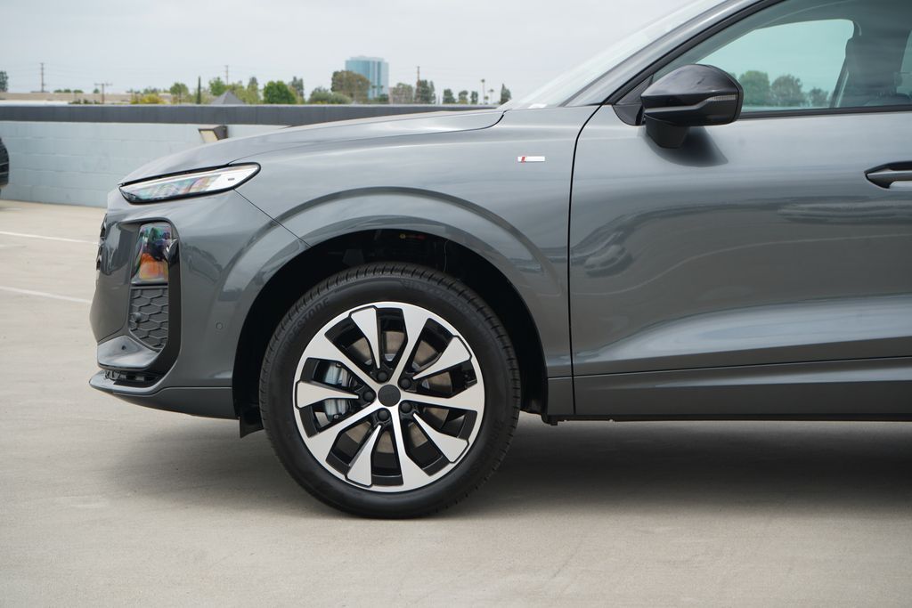 Thumbnail: 2026 Audi Q3 - 2