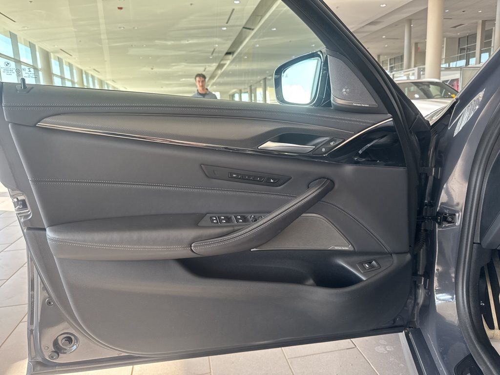 Thumbnail: 2022 BMW M5 - 15