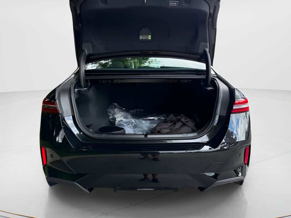 New 2027 Black BMW 550e xDrive image 22