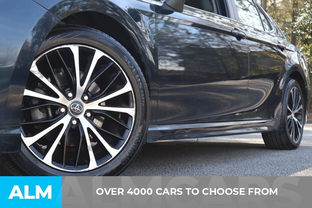 Used 2020 Blue Toyota SE image 3