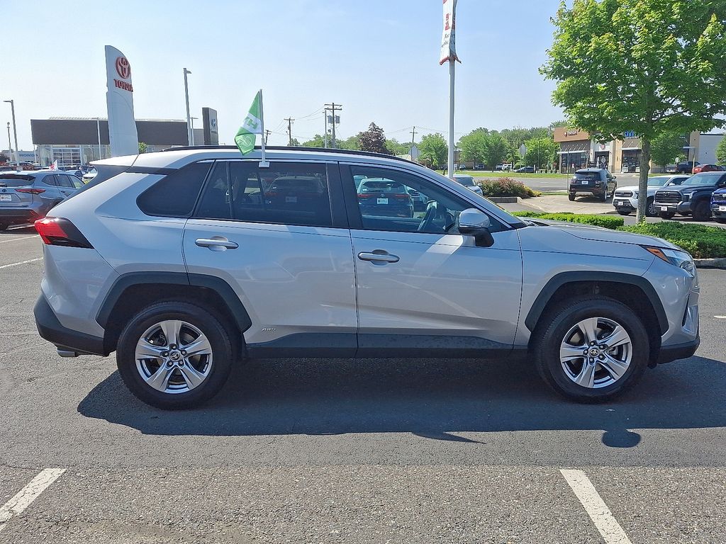 2022 Toyota RAV4 XLE 7