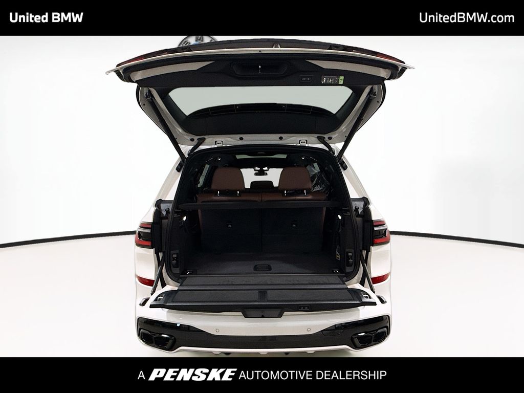 Thumbnail: 2026 BMW X7 - 15