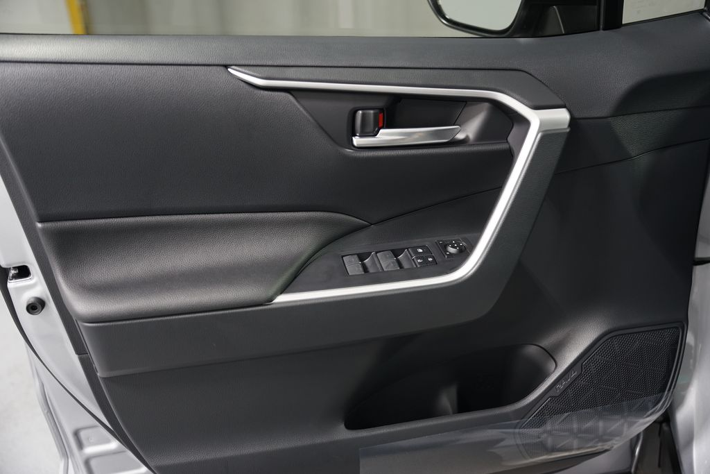 2025 Toyota RAV4 XLE 30